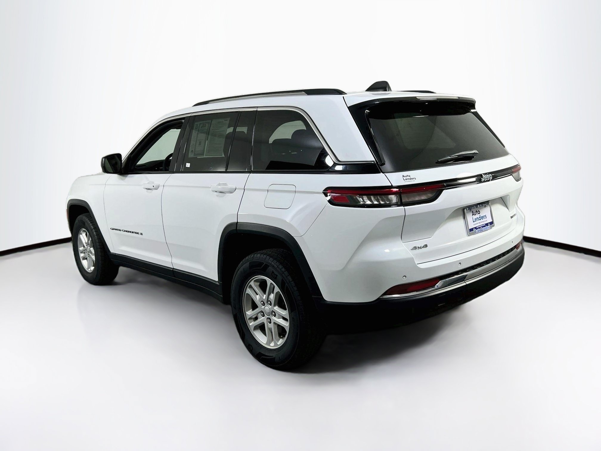 Used 2023 Jeep Grand Cherokee Laredo w/ Luxury Tech Group I AWD/4WD image 7