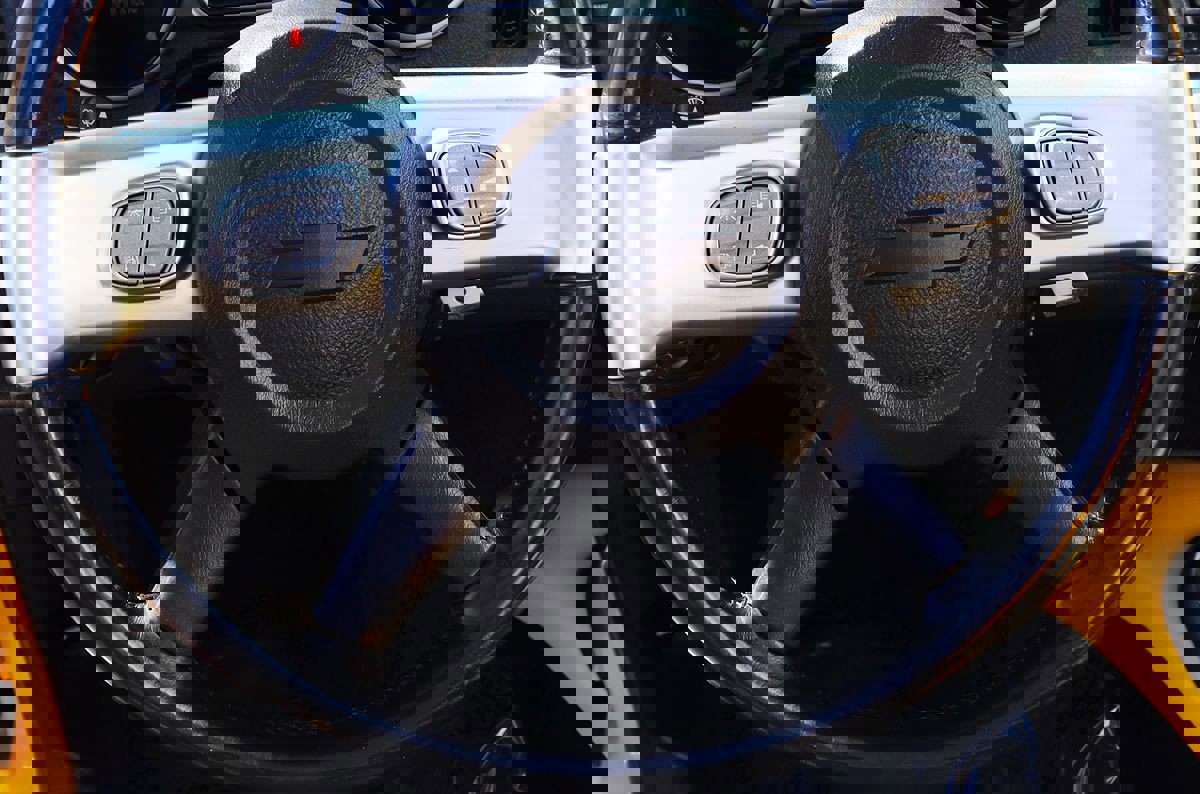 Used 2005 Chevrolet SSR w/ Preferred Equipment Group image 45