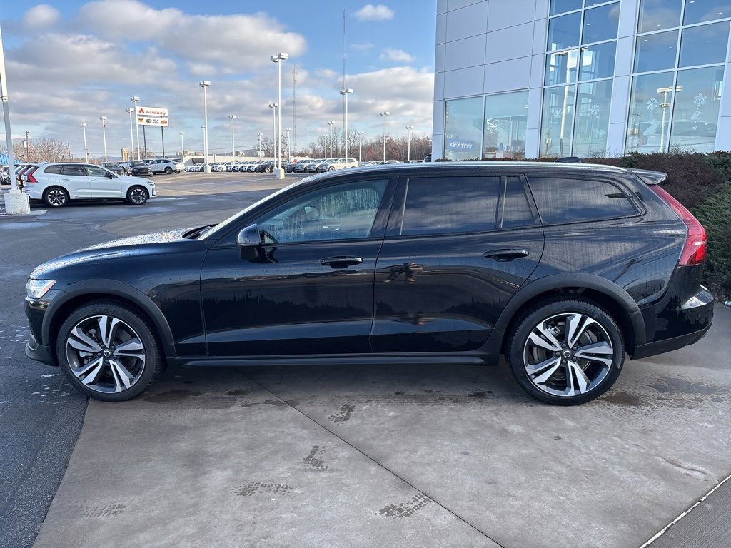 Certified 2024 Volvo V60 B5 Cross Country Plus w/ Protection Package Premier image 8