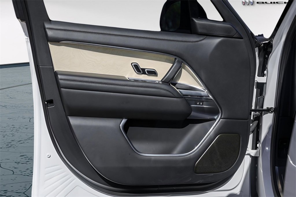 Used 2023 Land Rover Range Rover SV image 24