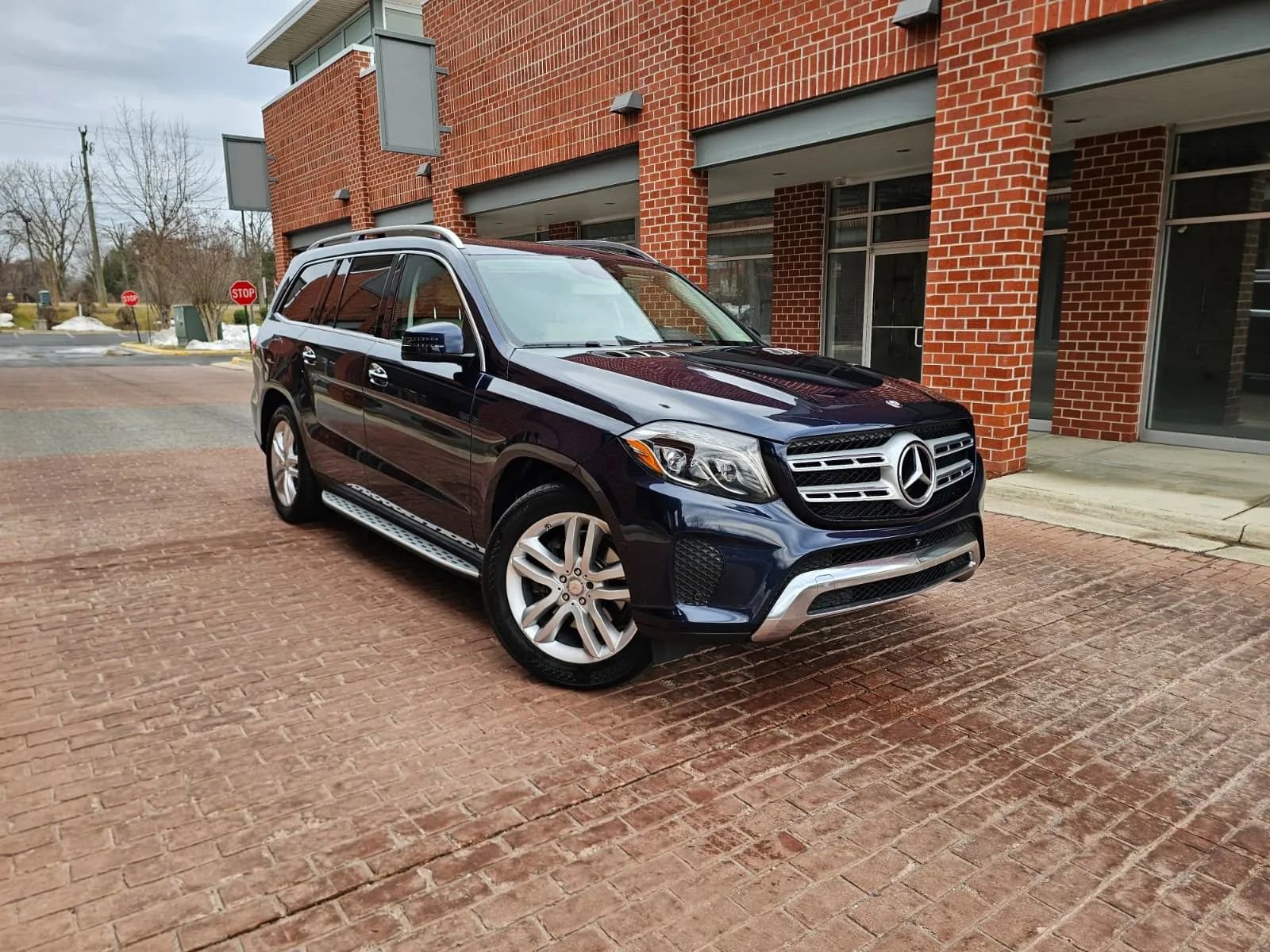 Used 2017 Mercedes-Benz GLS 450 4MATIC image 1