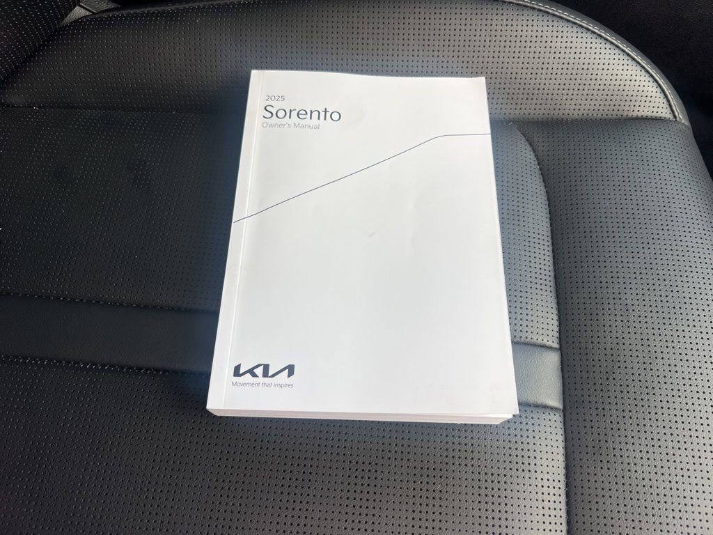Certified 2025 Kia Sorento S w/ Panoramic Sunroof Package image 27