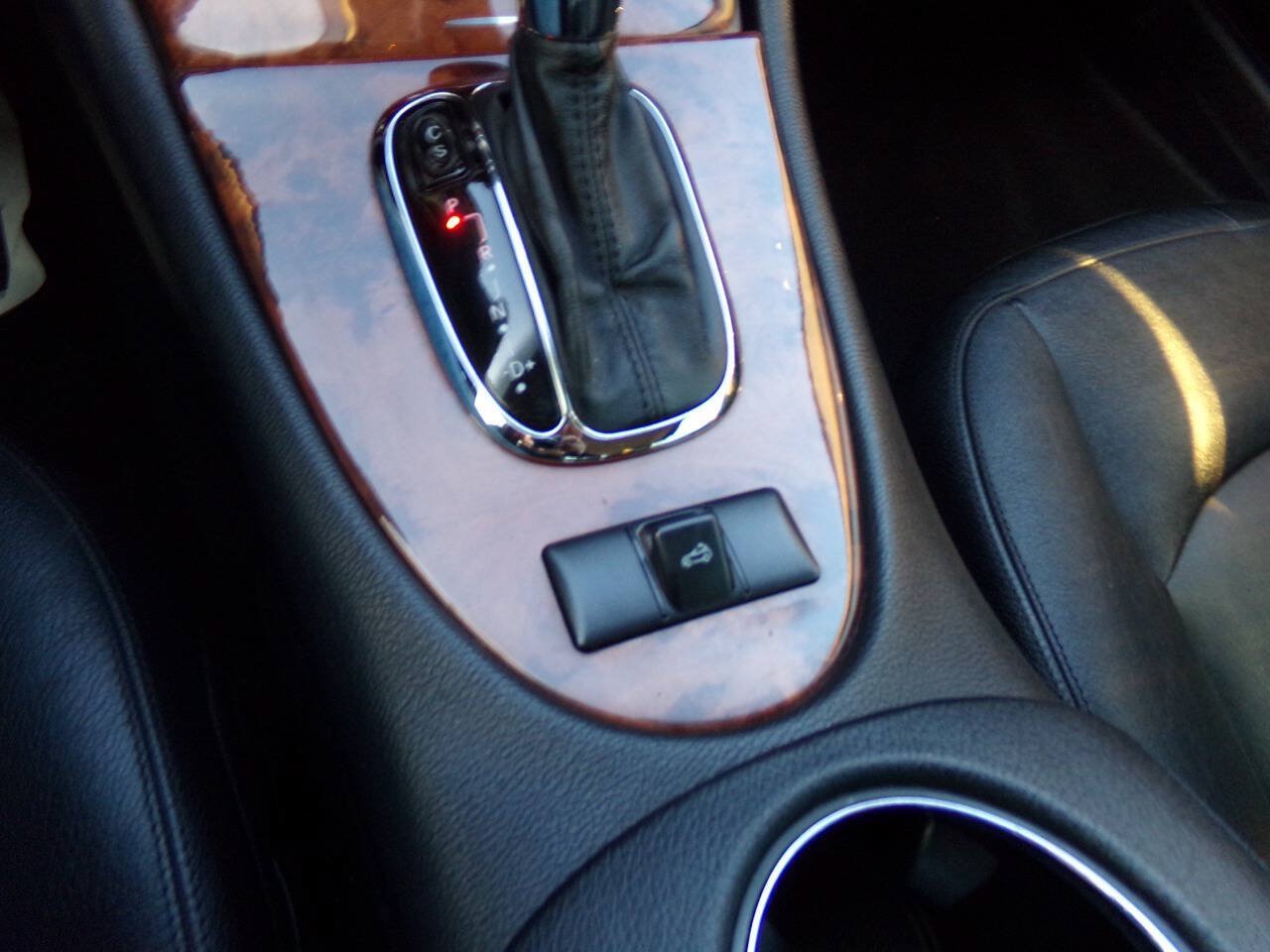 Used 2009 Mercedes-Benz CLK 550 Cabriolet w/ Premium I Pkg image 16