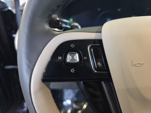 Used 2023 Lincoln Corsair Reserve w/ Equipment Group 201A image 17