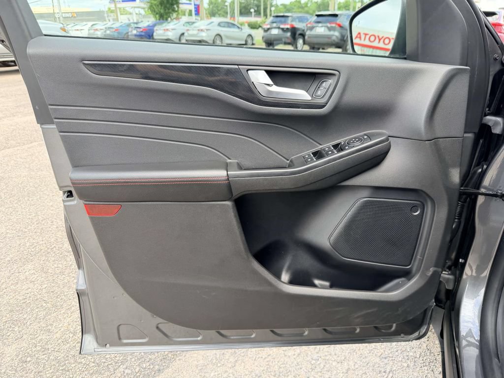 Used 2025 Ford Escape ST-Line AWD/4WD image 17