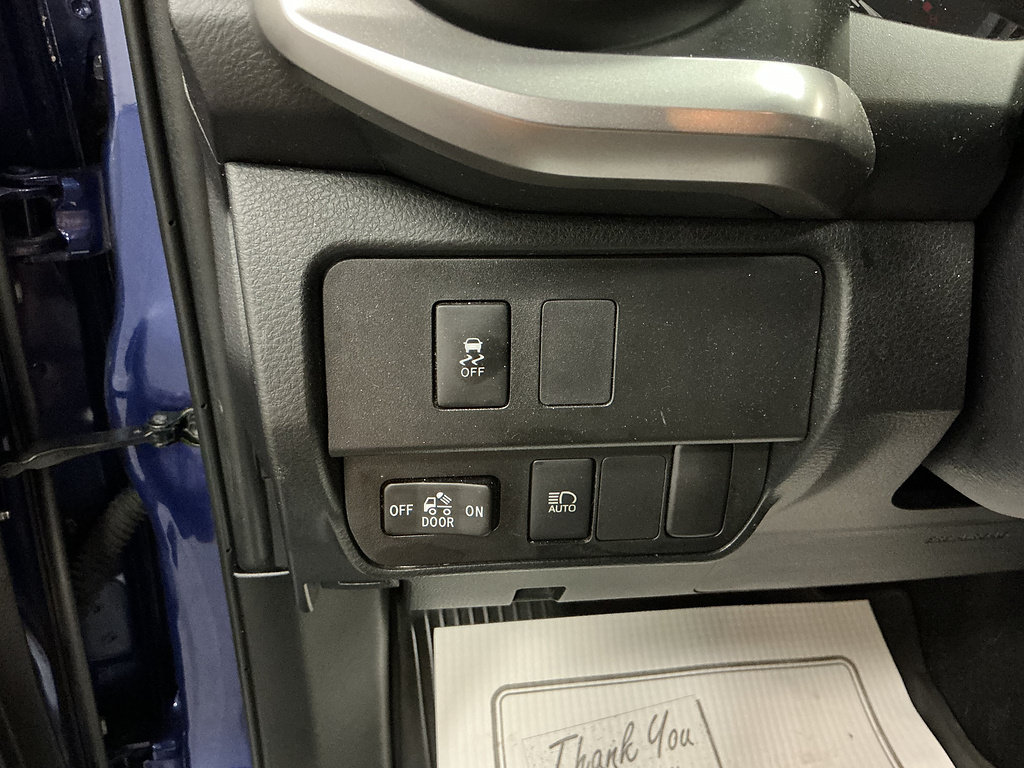 Used 2022 Toyota Tacoma SR5 w/ Black Out Package (TMS) AWD/4WD image 11