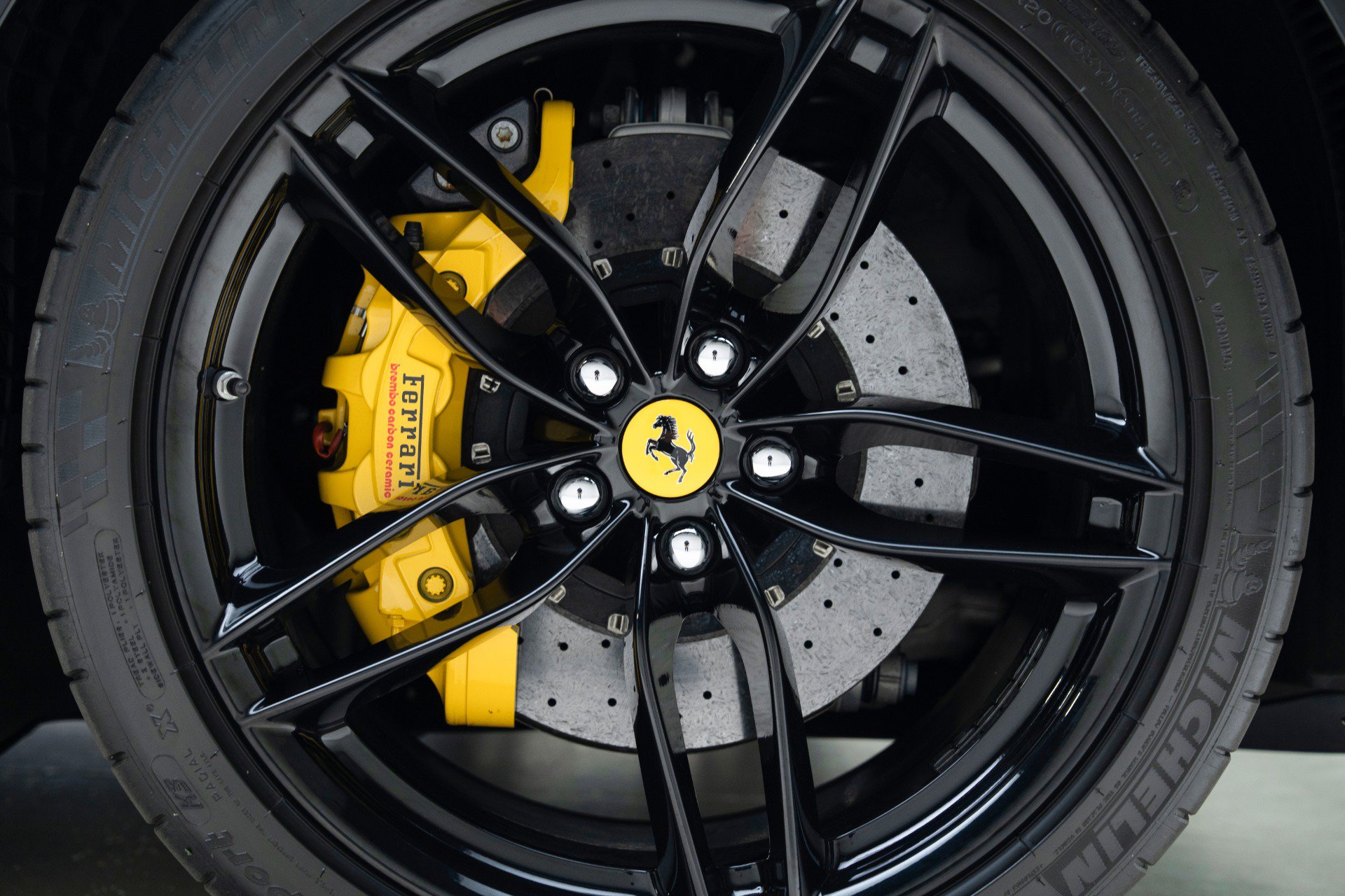Used 2018 Ferrari 488 Spider RWD image 27