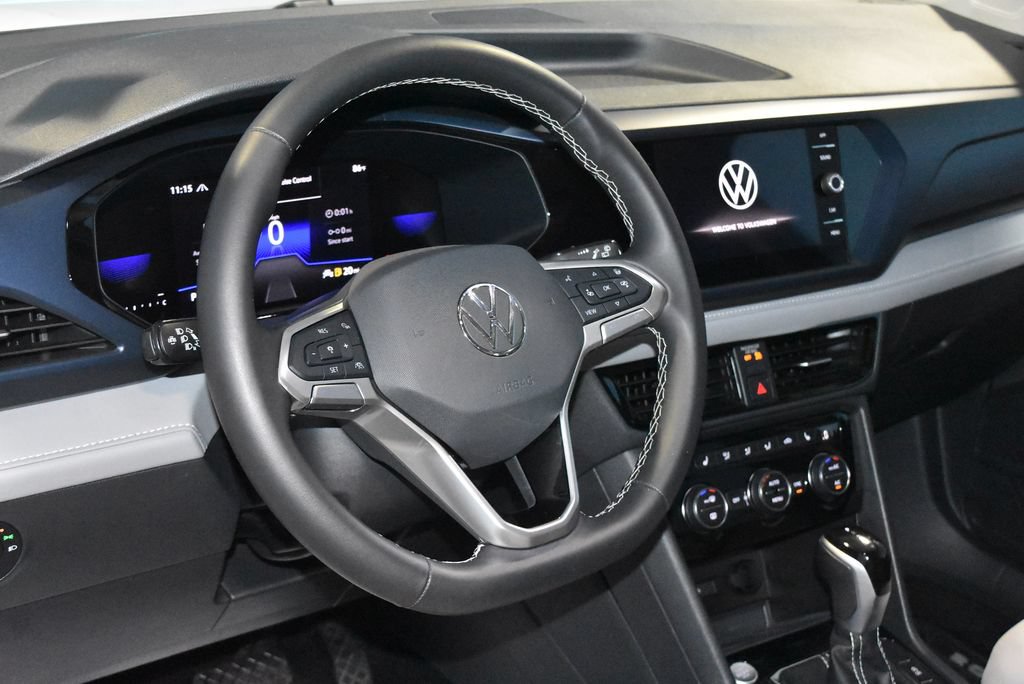 Used 2024 Volkswagen Taos SE AWD/4WD image 2