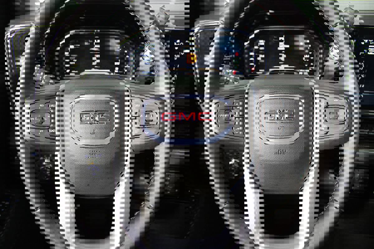 Used 2025 GMC Sierra 1500 Elevation image 14