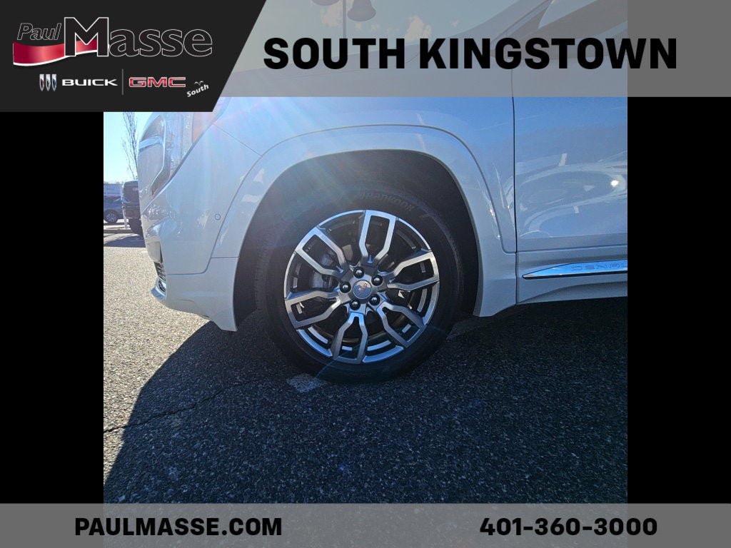 Used 2023 GMC Terrain Denali w/ Denali Premium Package AWD/4WD image 10