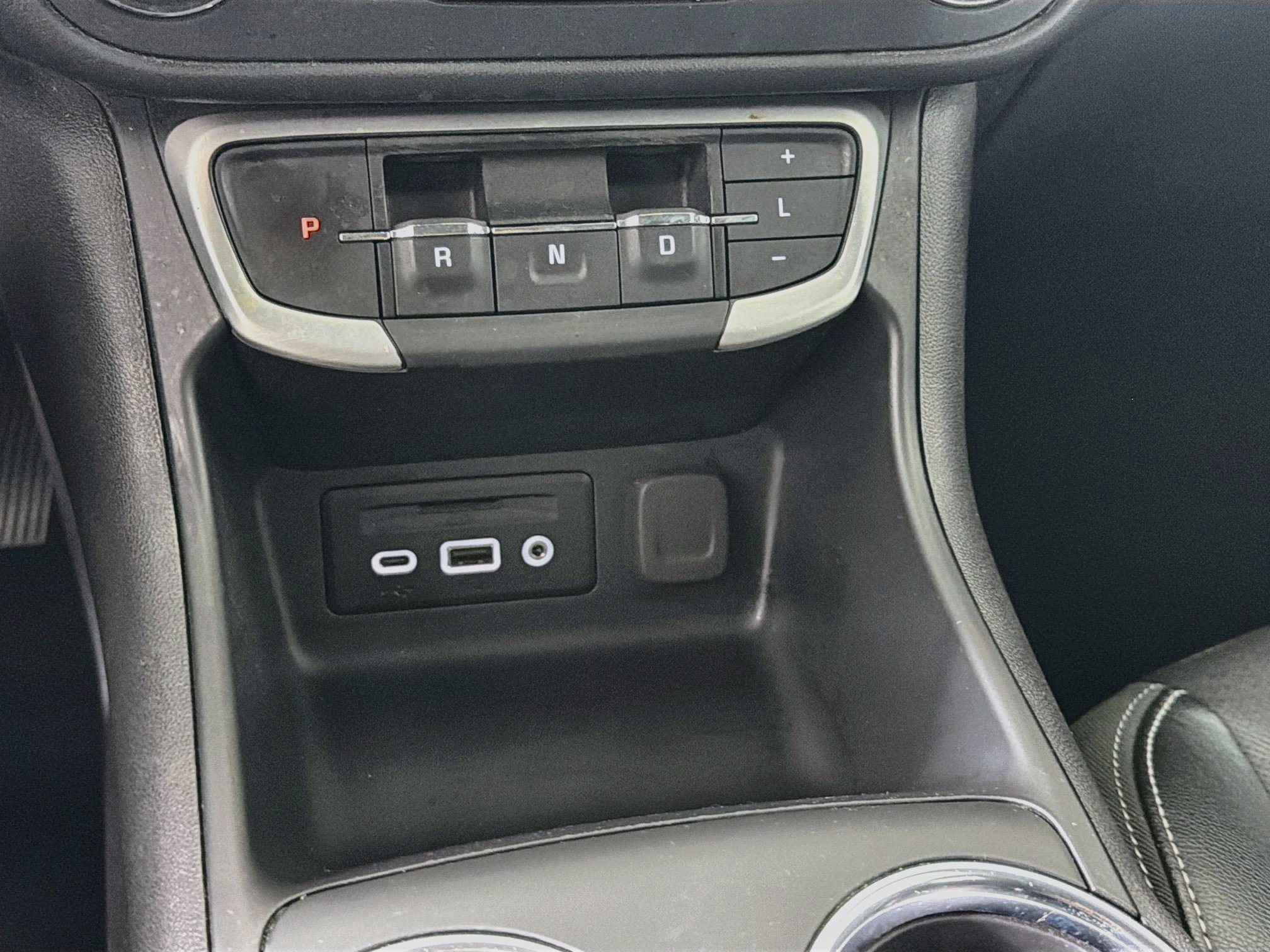 Used 2023 GMC Terrain SLT FWD image 23