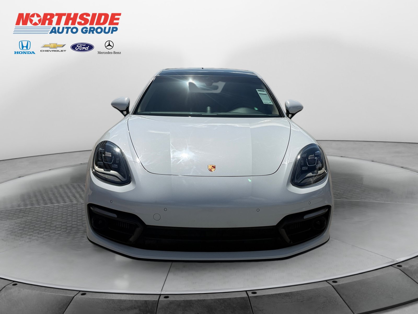 Used 2021 Porsche Panamera RWD image 2