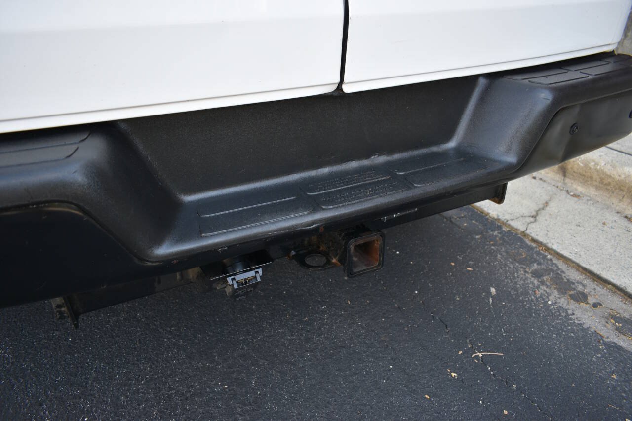 Used 2015 Chevrolet Express 2500 RWD image 32