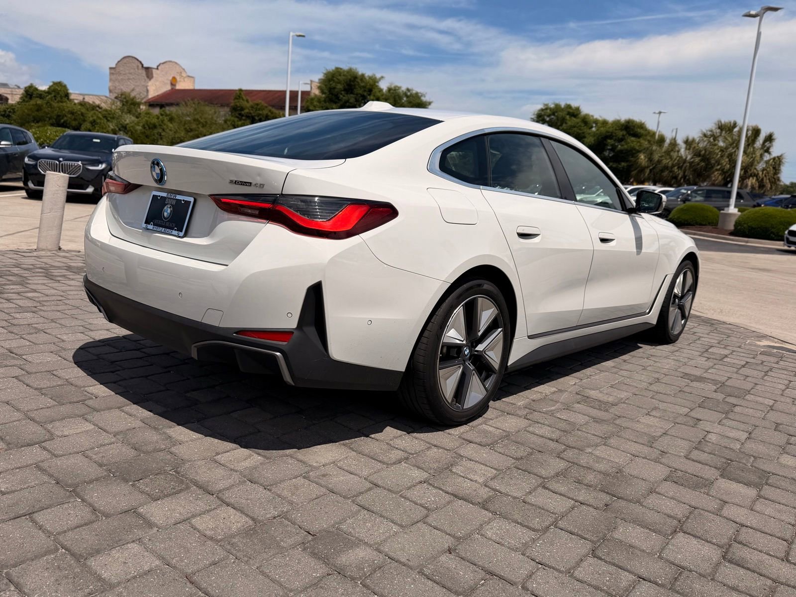Used 2023 BMW i4 eDrive40 RWD image 9