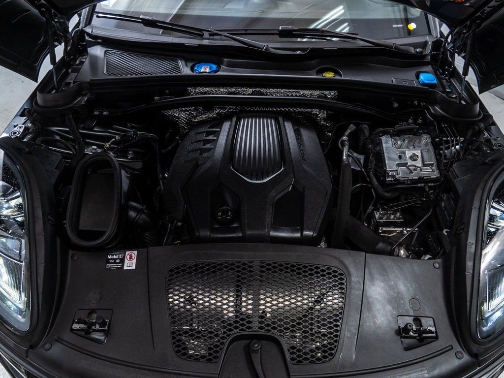 Used 2025 Porsche Macan image 31