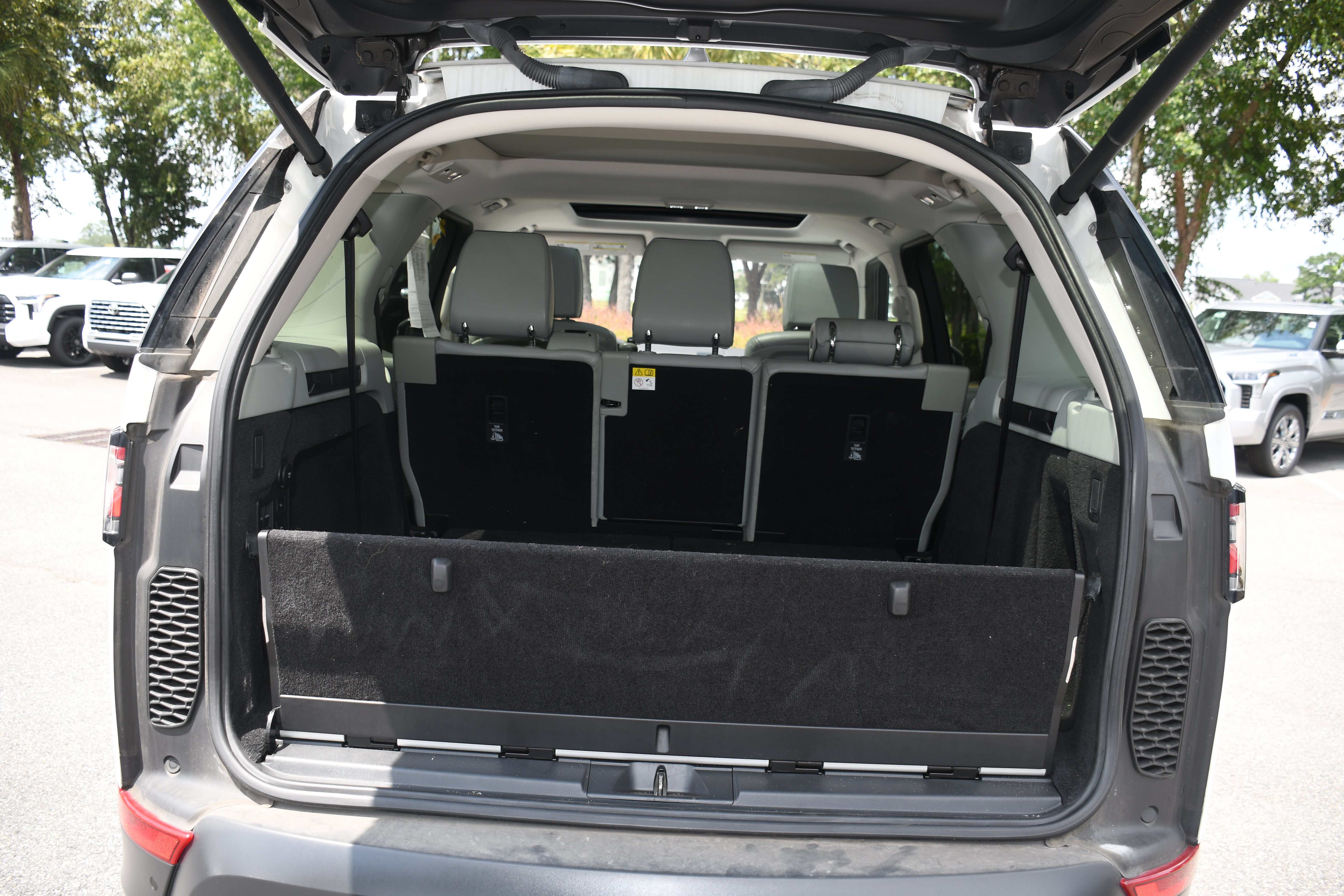 Used 2019 Land Rover Discovery HSE Luxury AWD/4WD image 23