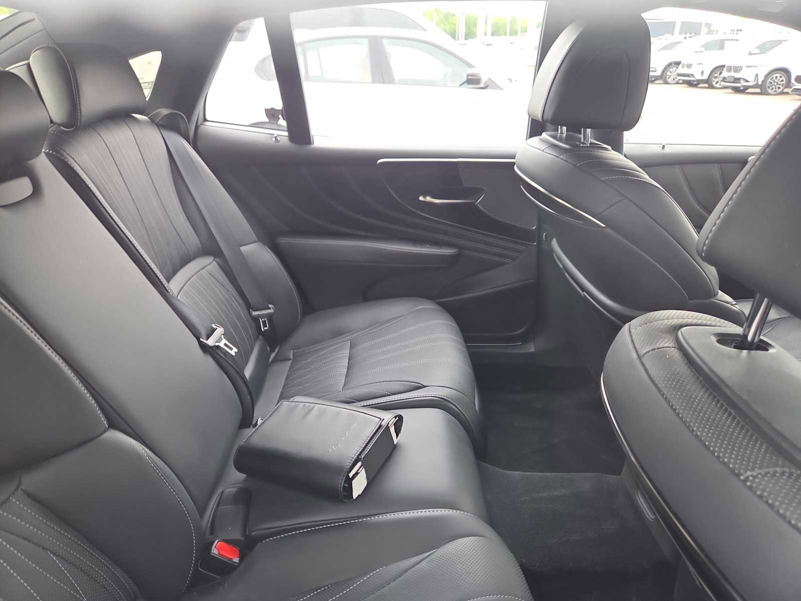 Used 2023 Lexus LS 500 AWD w/ Luxury Package image 12