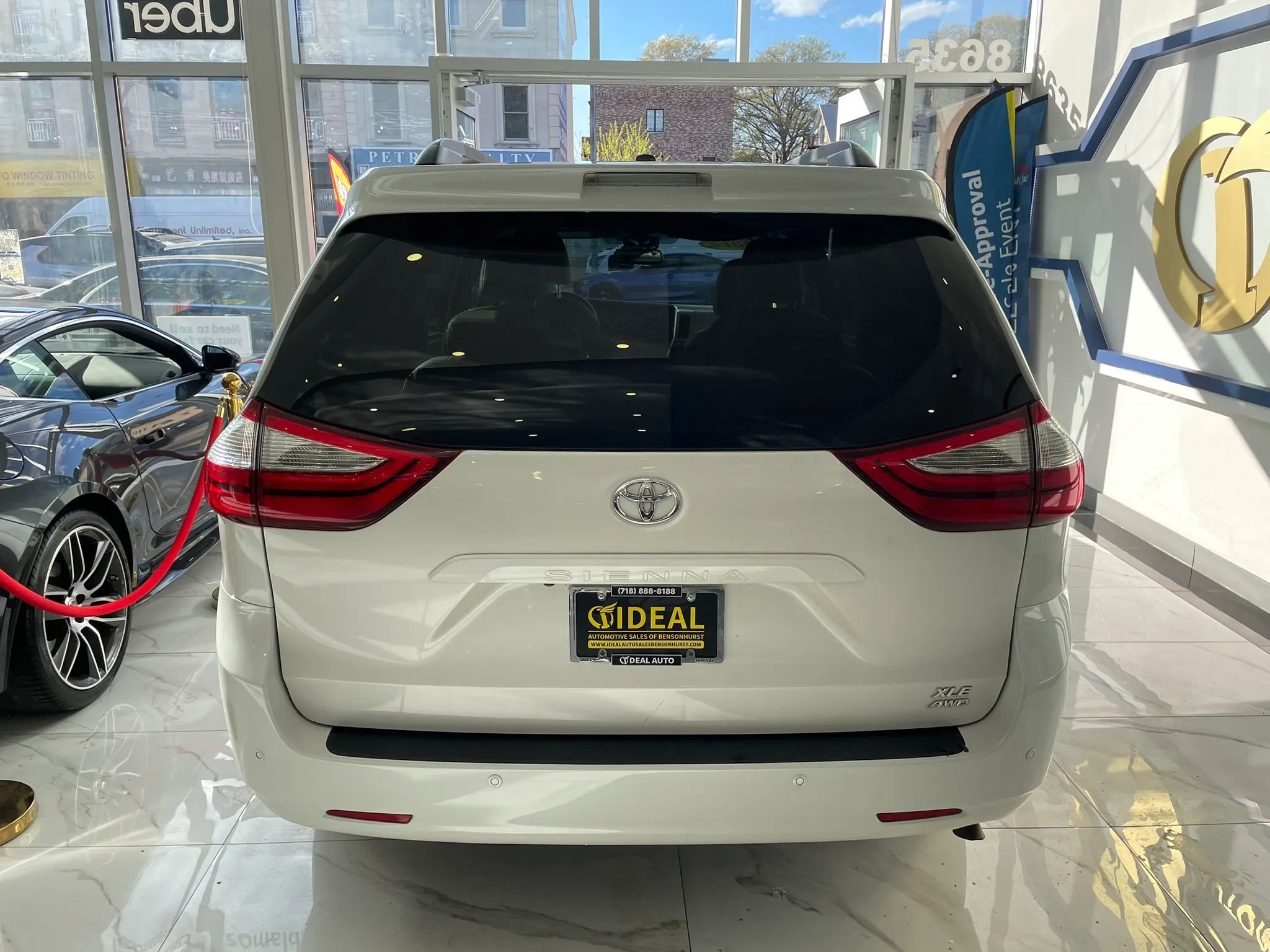 Used 2017 Toyota Sienna XLE Premium AWD/4WD image 6