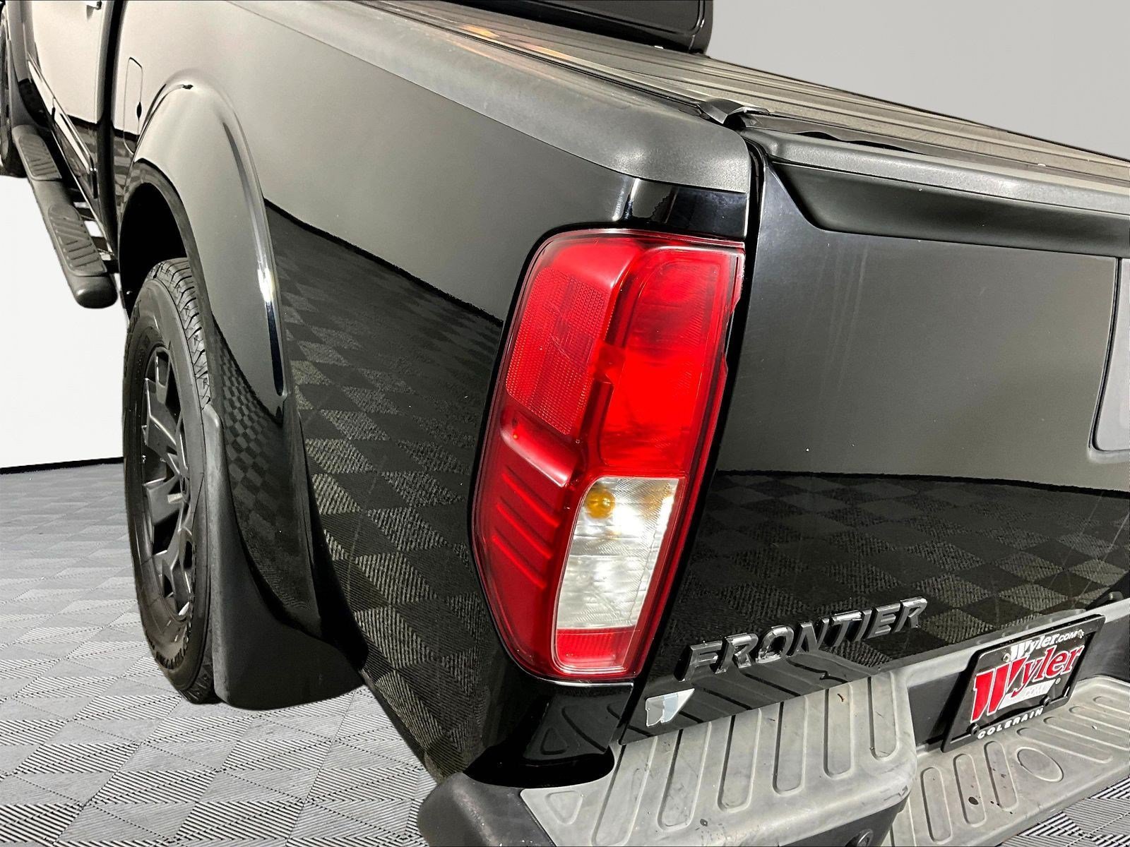 Used 2015 Nissan Frontier SL AWD/4WD image 24