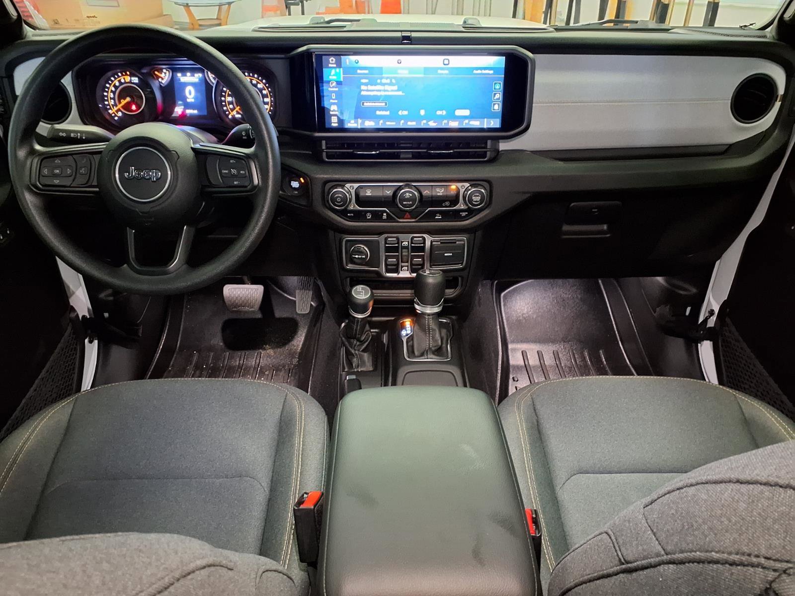 Used 2025 Jeep Gladiator Sport AWD/4WD image 14
