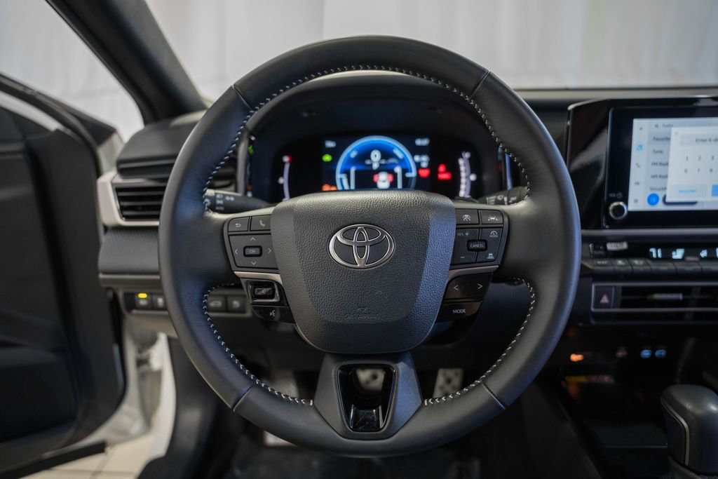 Used 2025 Toyota Camry SE image 28