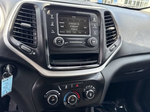 Used 2015 Jeep Cherokee Sport FWD image 28