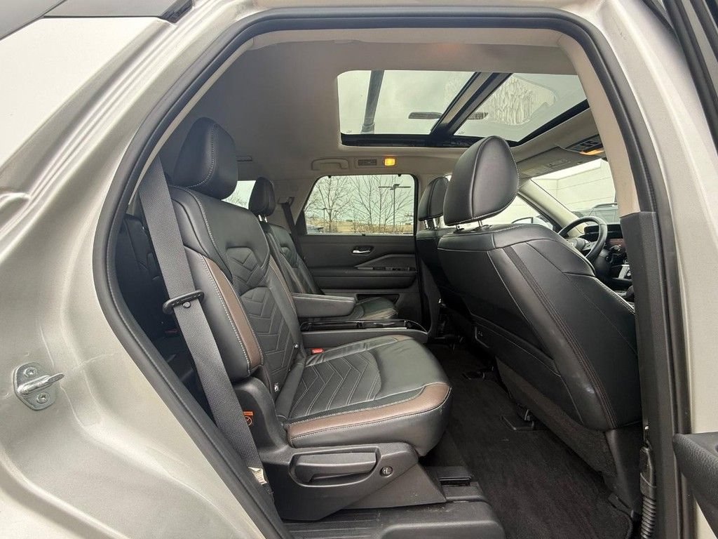 Used 2023 Nissan Pathfinder Platinum AWD/4WD image 12