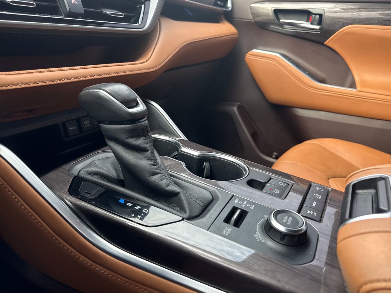 Used 2020 Toyota Highlander Platinum image 26