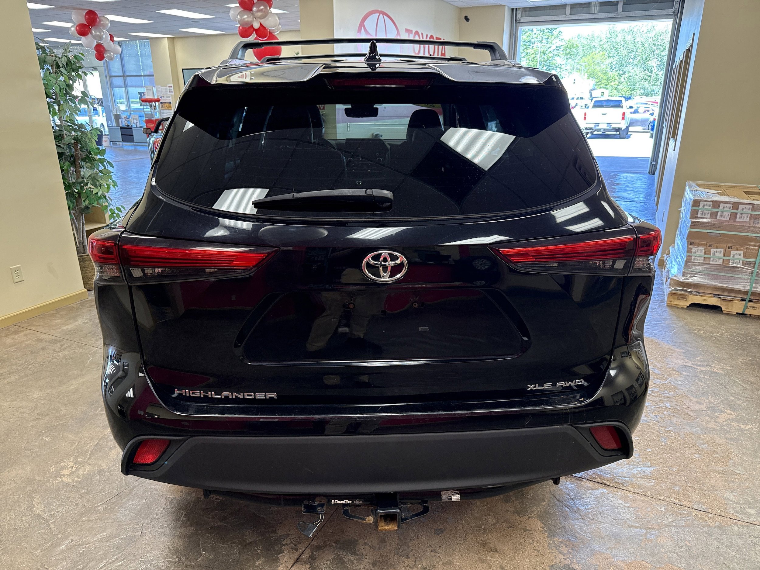 Used 2020 Toyota Highlander XLE AWD/4WD image 9