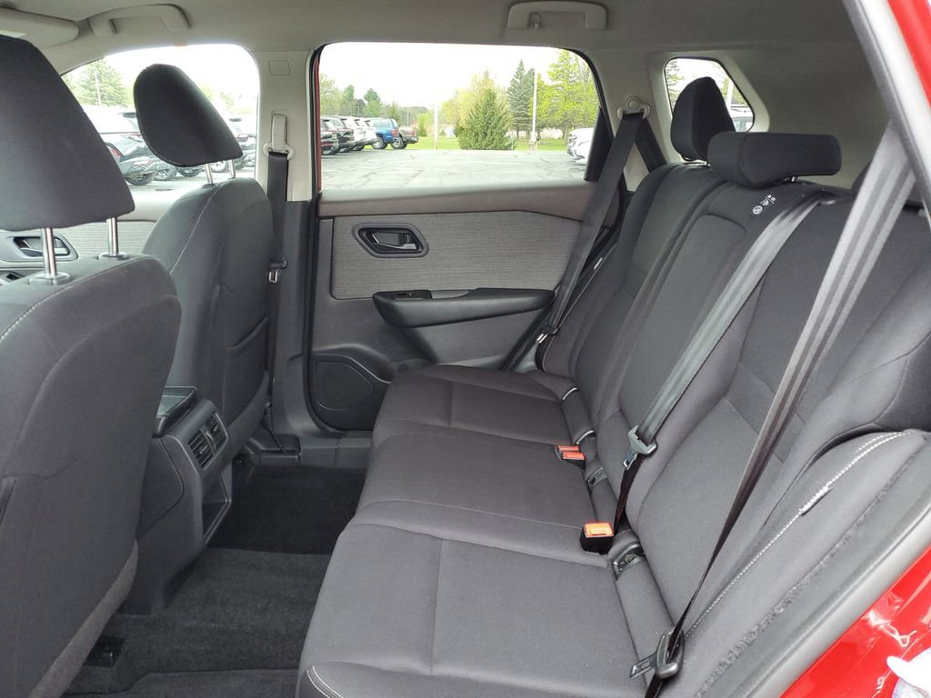 Used 2023 Nissan Rogue S AWD/4WD image 27