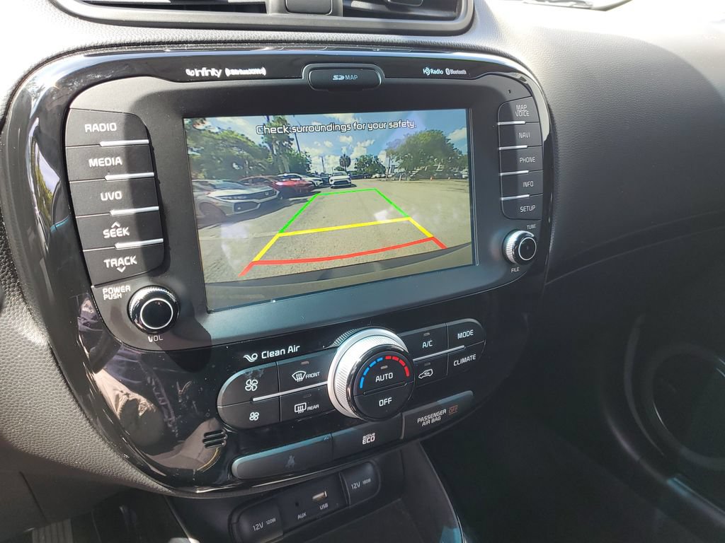 Used 2015 Kia Soul + w/ Audio Package FWD image 28