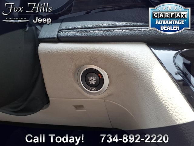 Used 2023 Chrysler Pacifica Limited FWD image 26