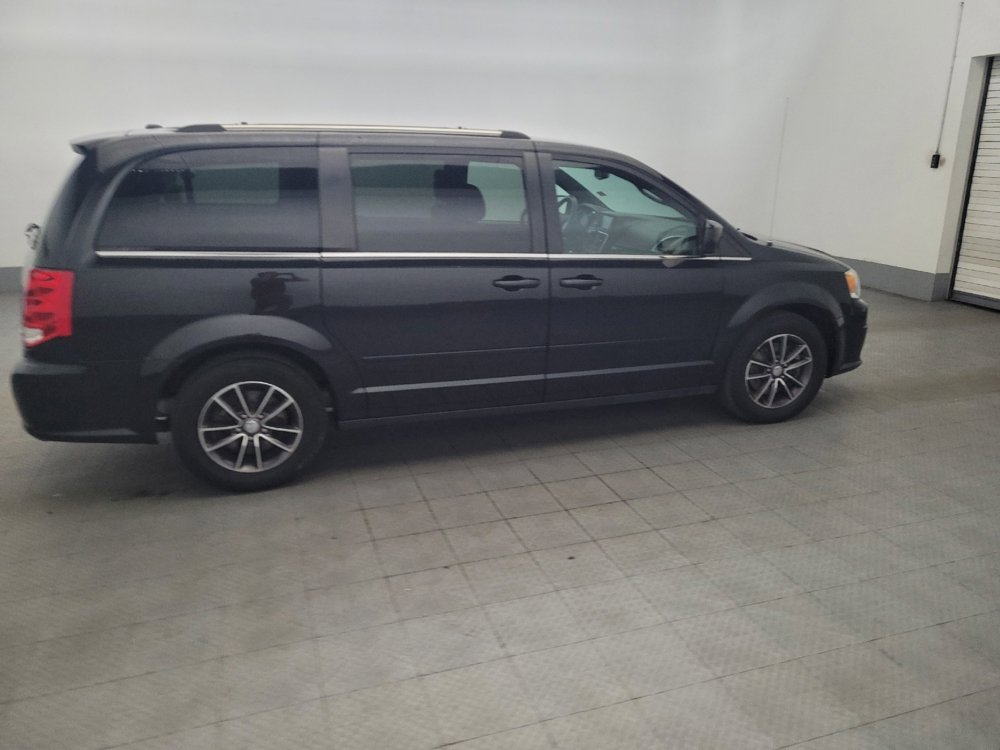 Used 2017 Dodge Grand Caravan SXT image 10
