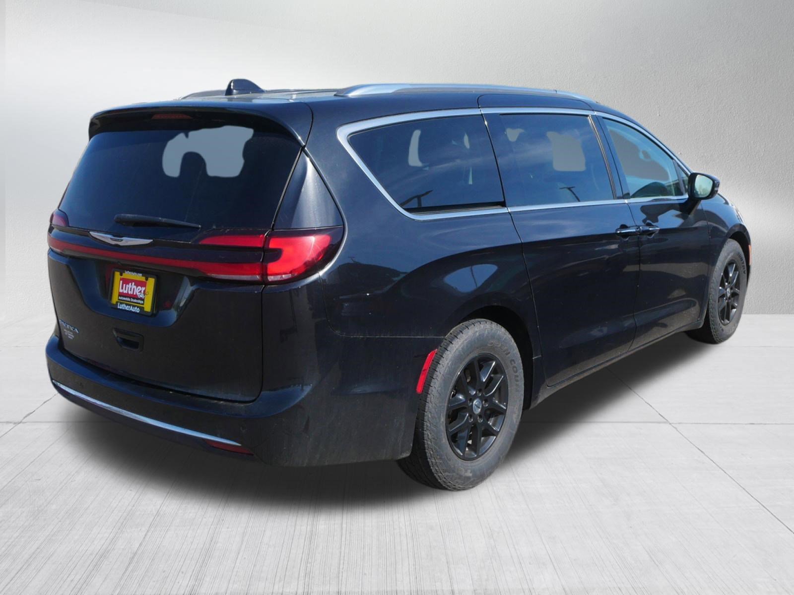 Used 2021 Chrysler Pacifica Touring-L FWD image 5