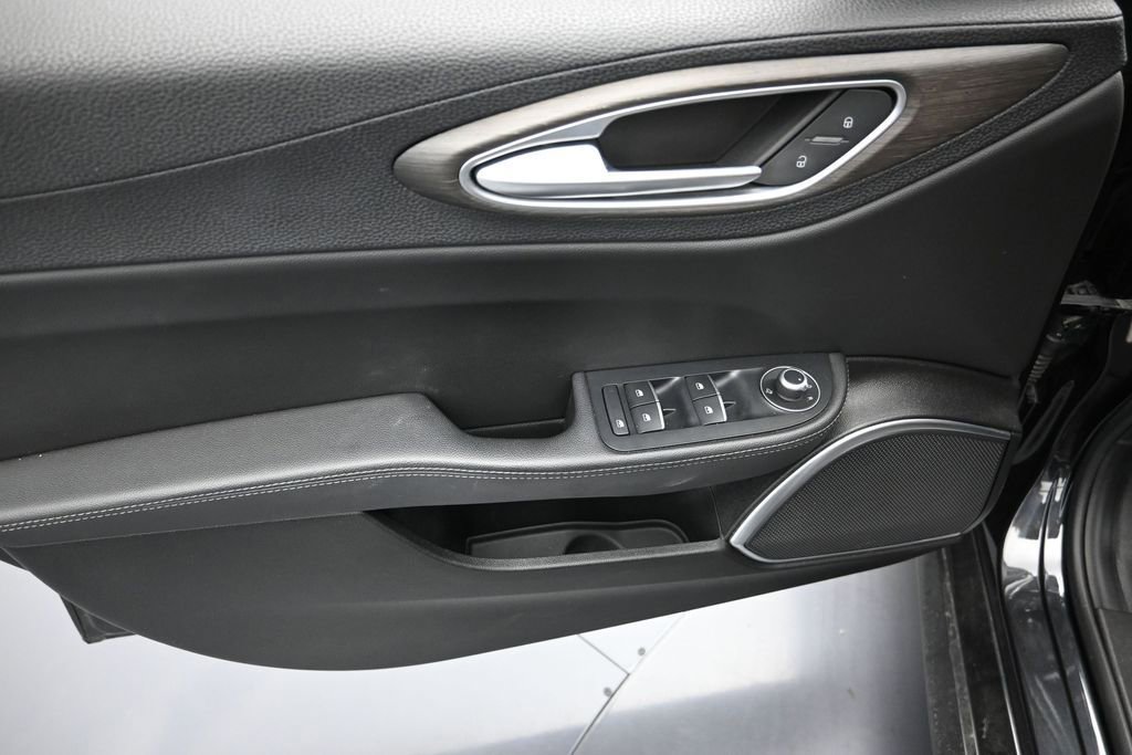 Used 2023 Alfa Romeo Giulia Ti RWD image 10