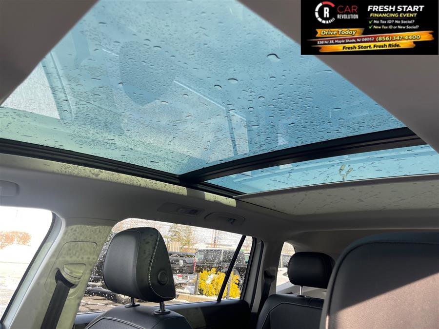 Used 2022 Volkswagen Tiguan SE image 7