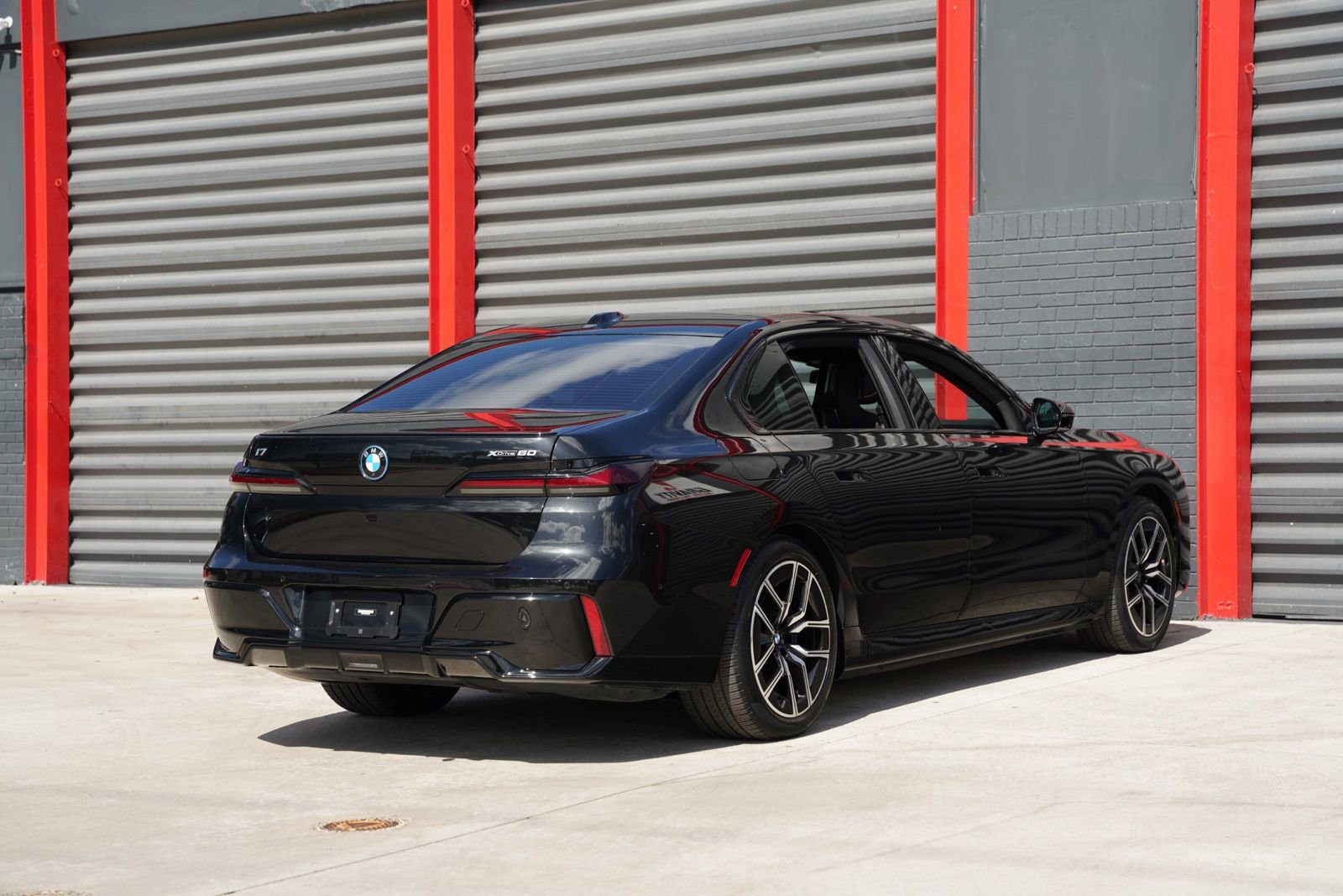 Used 2023 BMW i7 xDrive60 w/ Executive Package 2 AWD/4WD image 7