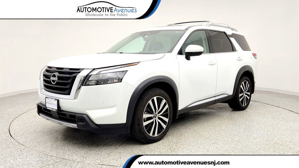 Used 2025 Nissan Pathfinder Platinum