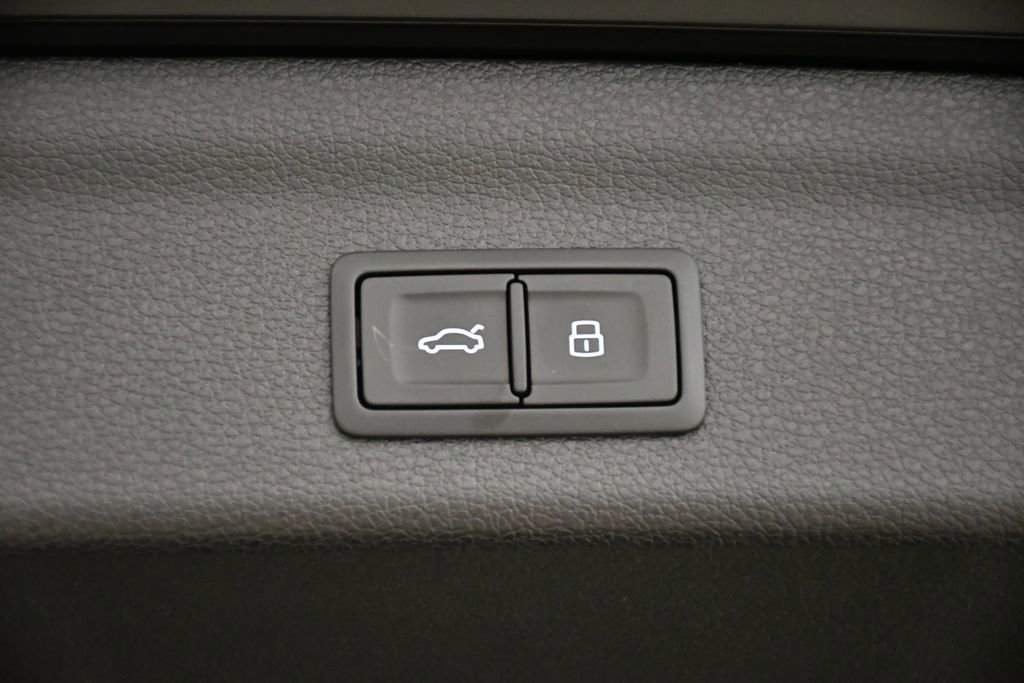 Used 2025 Audi Q3 2.0T Premium w/ Convenience Package AWD/4WD image 58