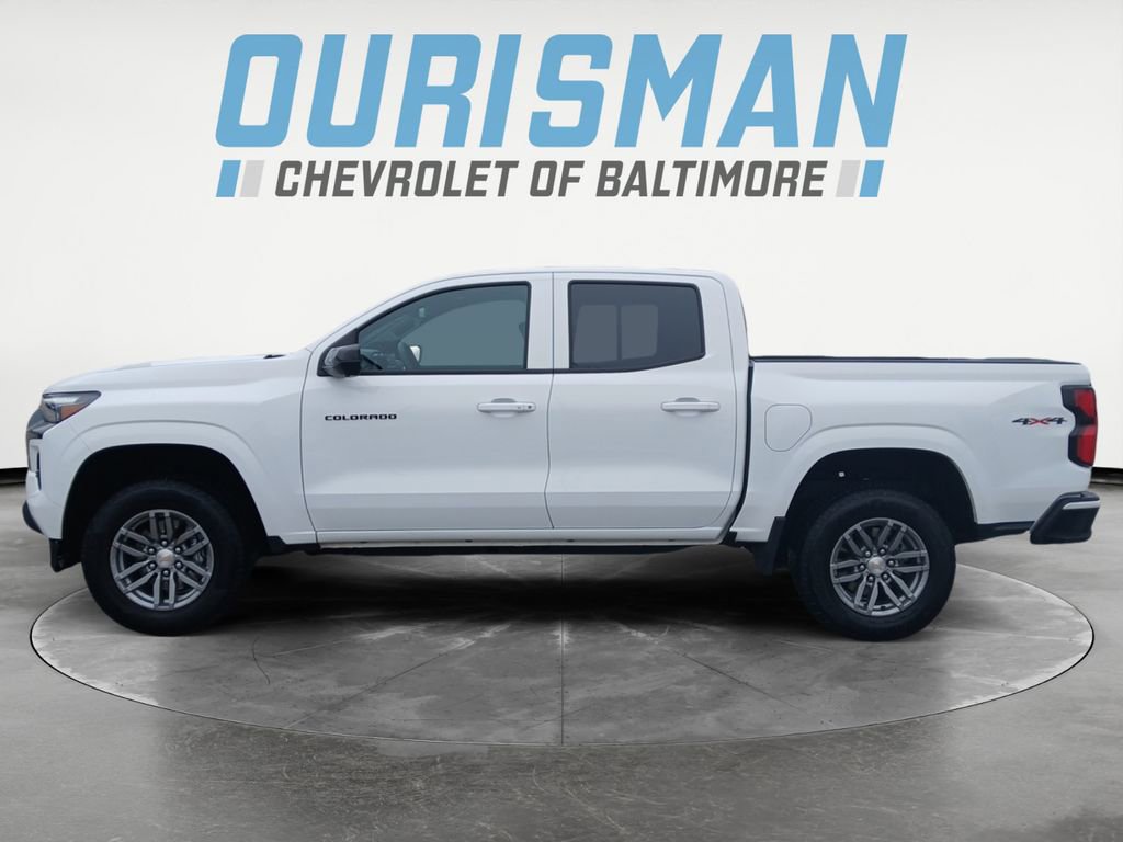 Used 2025 Chevrolet Colorado LT w/ LT Convenience Package image 3