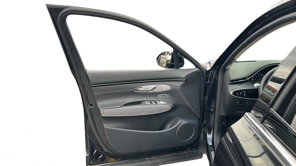 Used 2025 Genesis GV70 2.5T w/ Advanced Package AWD/4WD image 11