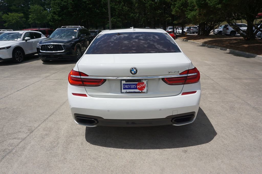Used 2018 BMW 750i w/ Executive Package RWD image 20