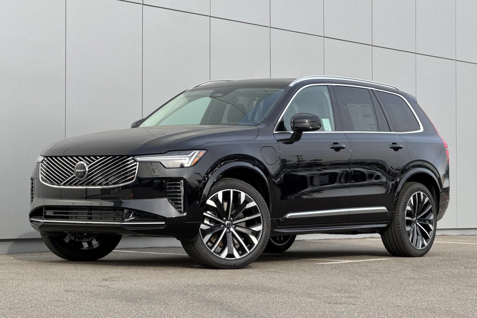 New 2026 Volvo XC90 T8 Ultra w/ Protection Package AWD/4WD image 1