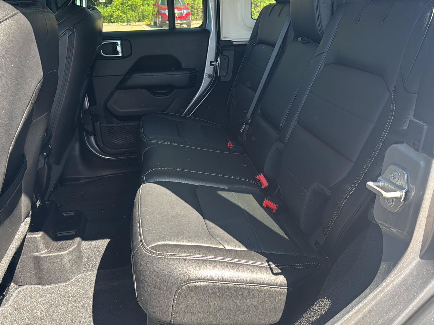Used 2020 Jeep Wrangler Unlimited Sahara AWD/4WD image 10