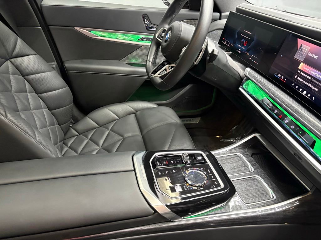 Used 2025 BMW 740i w/ Premium Package RWD image 69