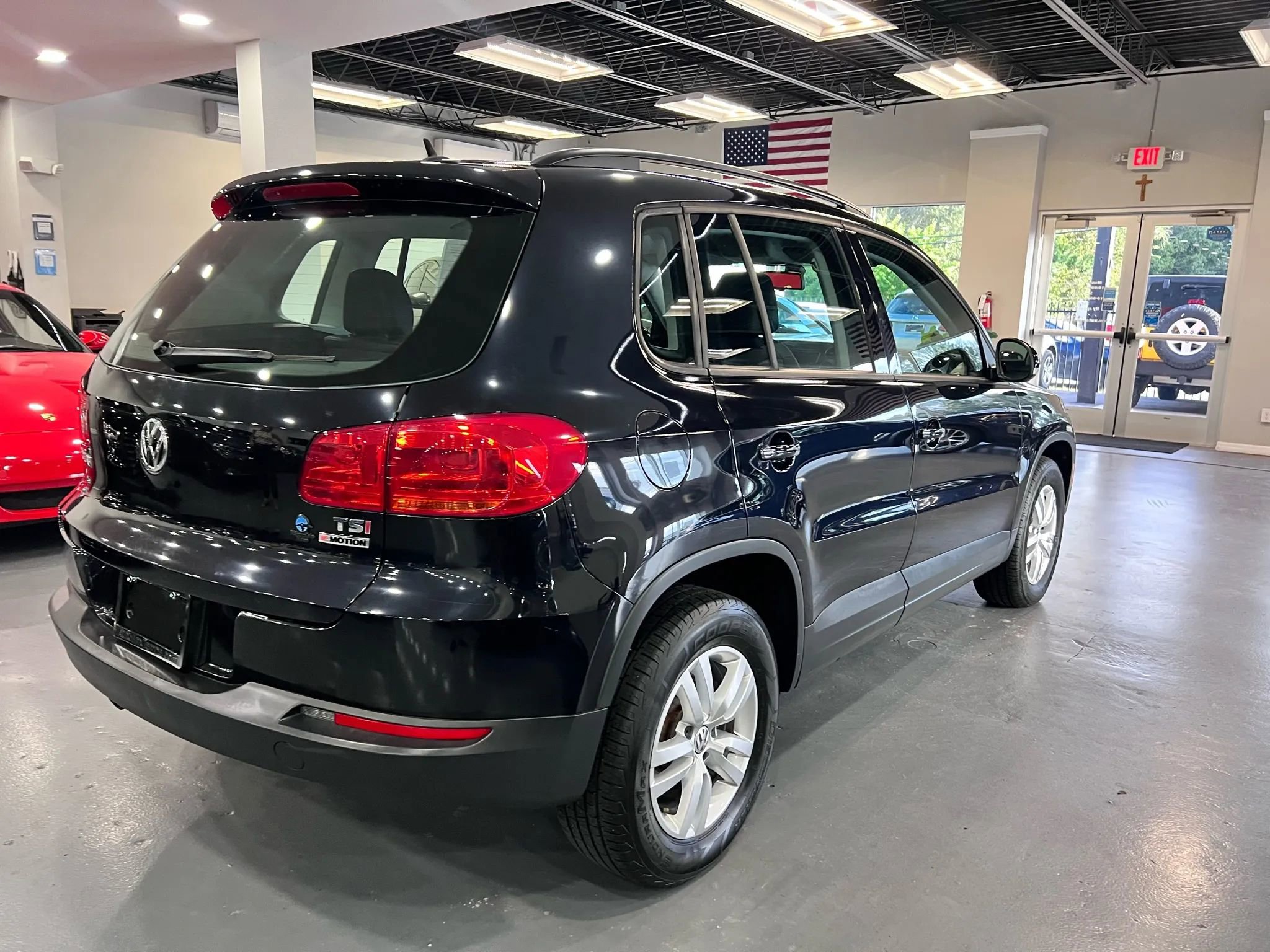 Used 2016 Volkswagen Tiguan S image 7