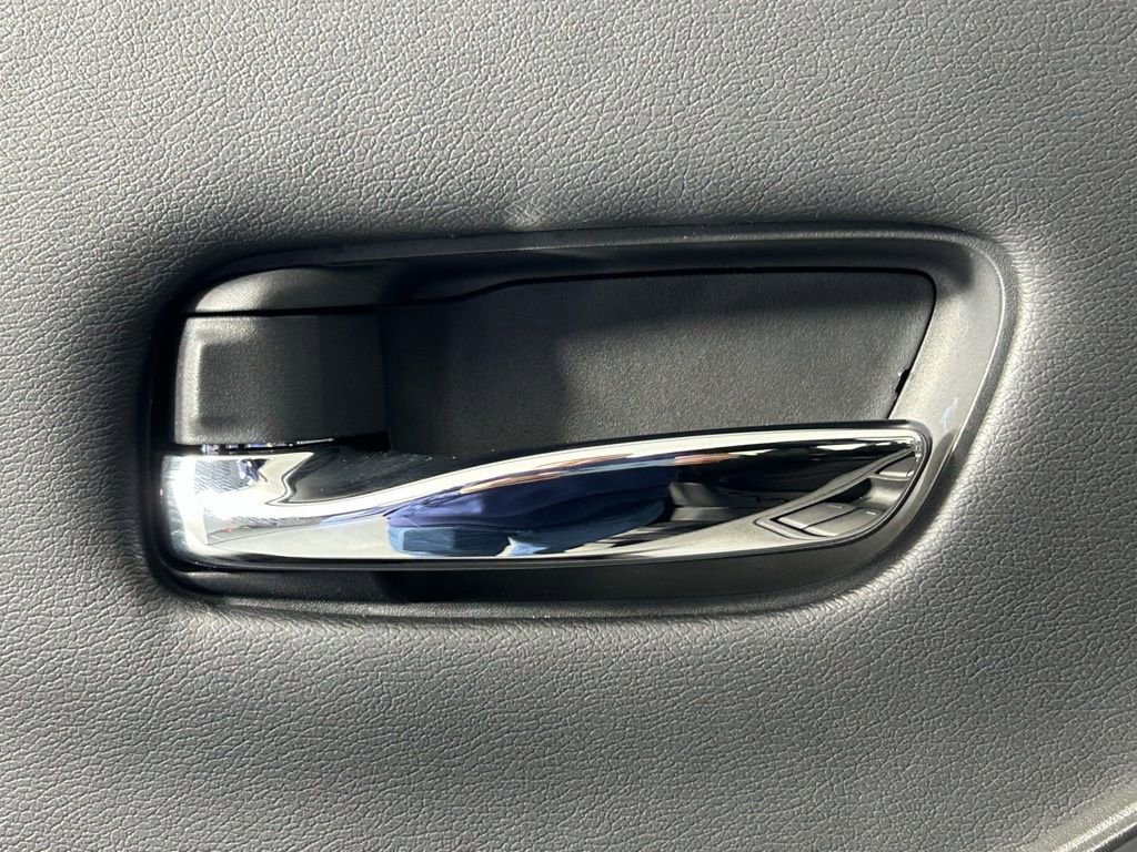 Used 2025 Nissan Frontier PRO-4X image 35