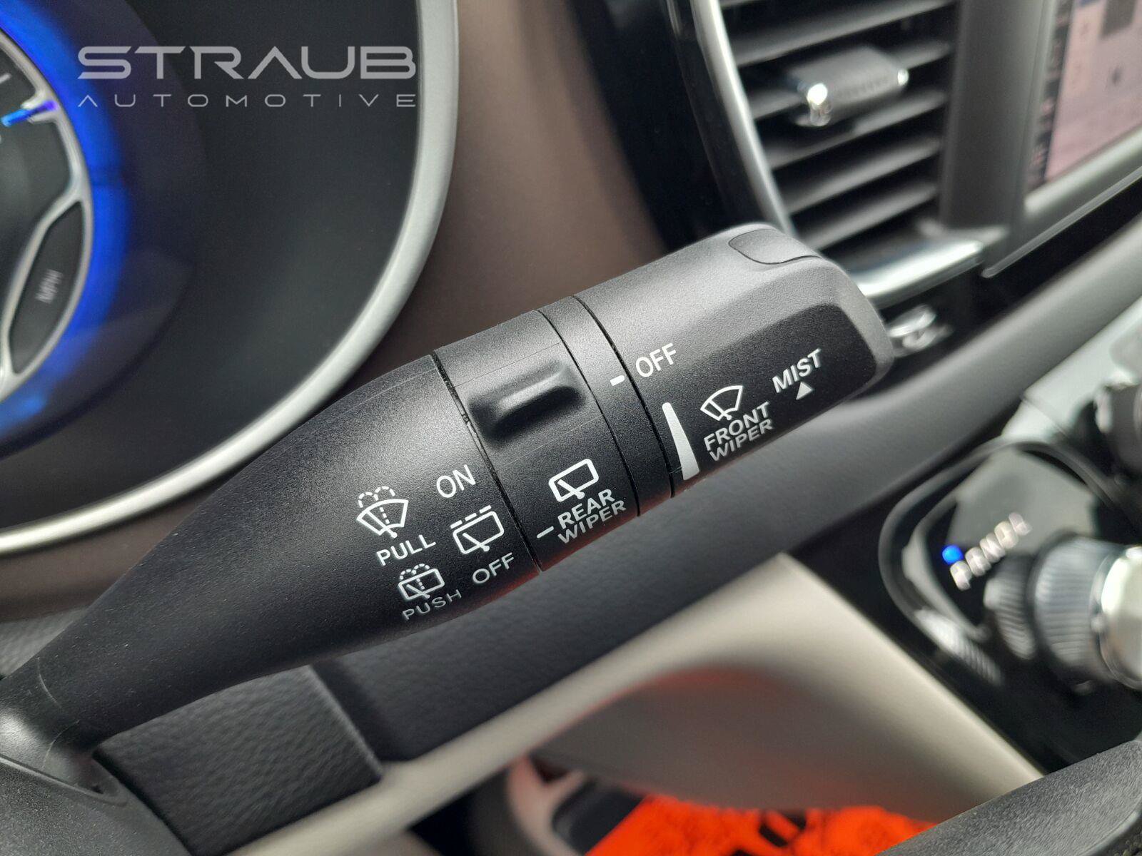 Used 2023 Chrysler Voyager LX FWD image 17