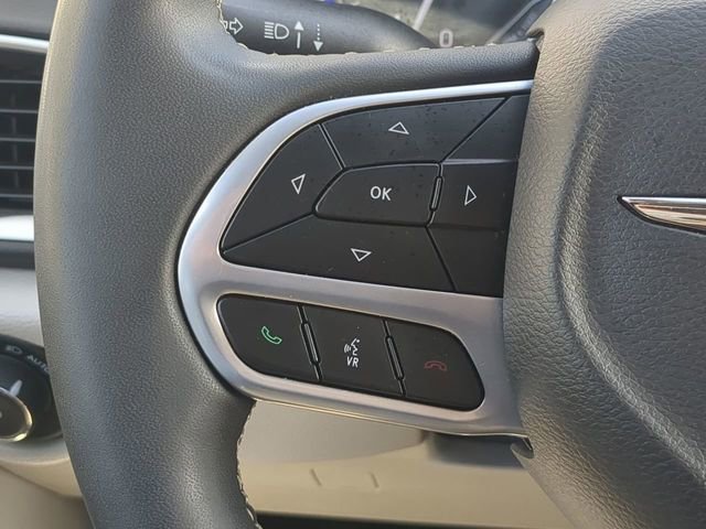 Used 2024 Chrysler Pacifica Touring-L image 31