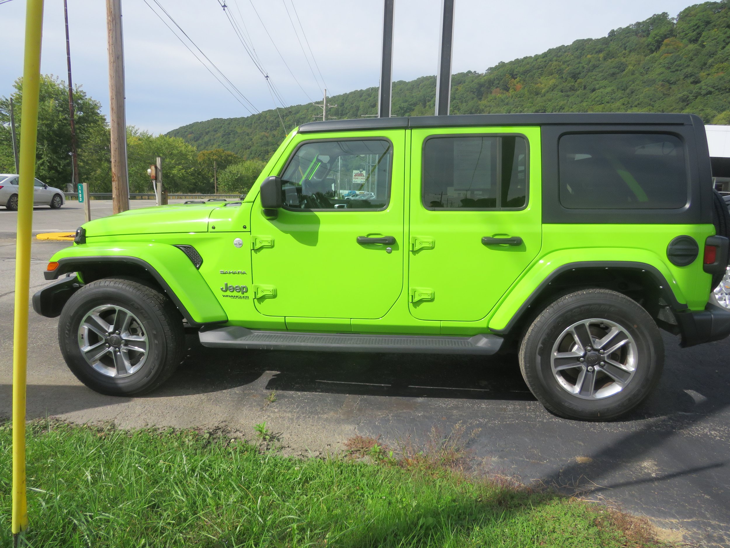 Used 2021 Jeep Wrangler Unlimited Sahara AWD/4WD image 4